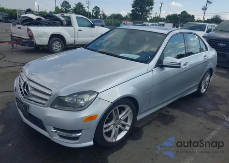 2012 Mercedes-Benz C 250 Luxury/Sport из США, поврежденный, VIN WDDGF4HB7CA628457